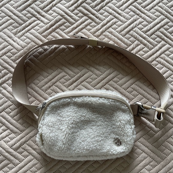 Lululemon White Sherpa Belt Bag - Picture 1 of 5